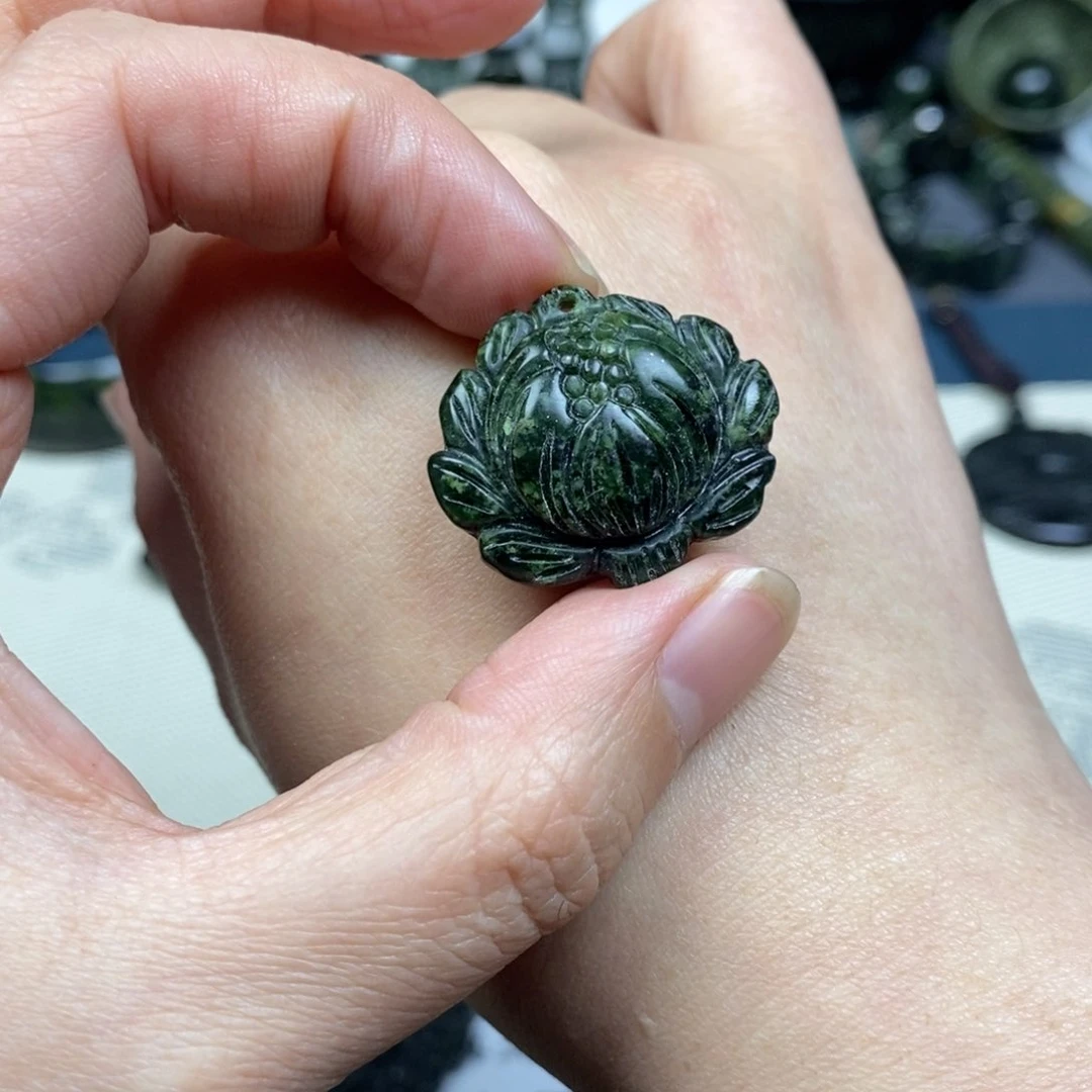 蛇纹石玉颈饰未镶嵌高冰一品青莲