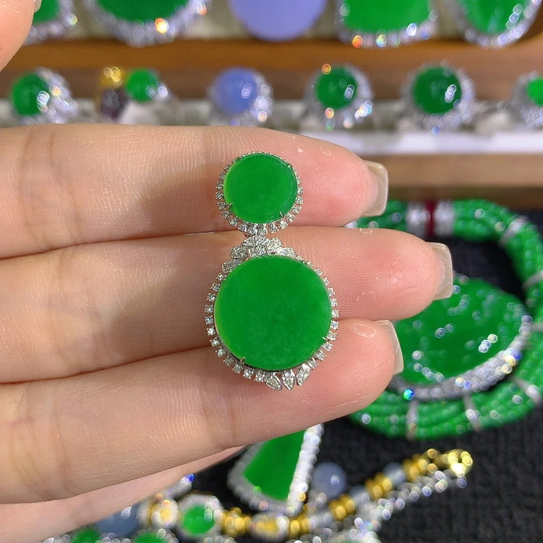 翡翠18K金镶嵌颈饰双圆