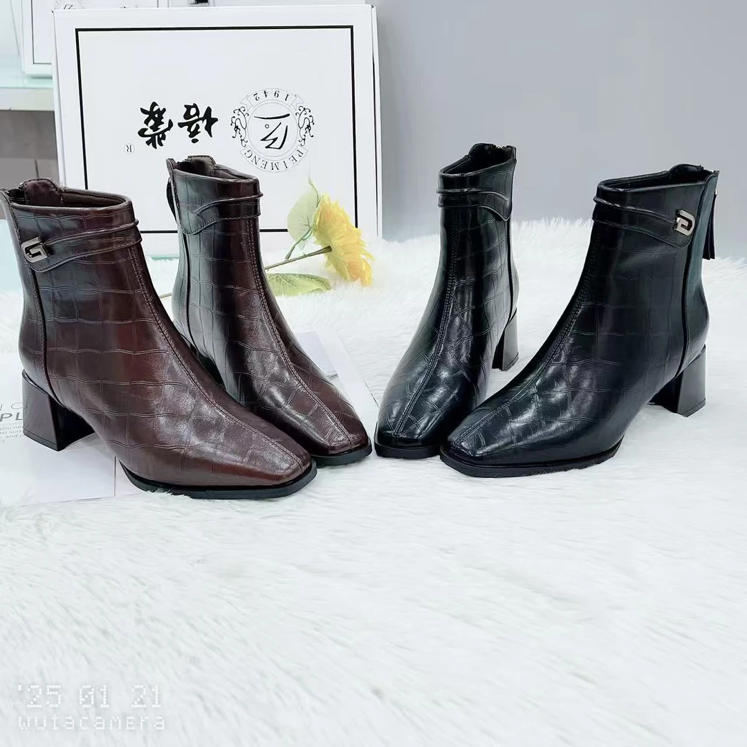 J246092  冬季新款时尚百搭气质粗跟方头短靴加绒