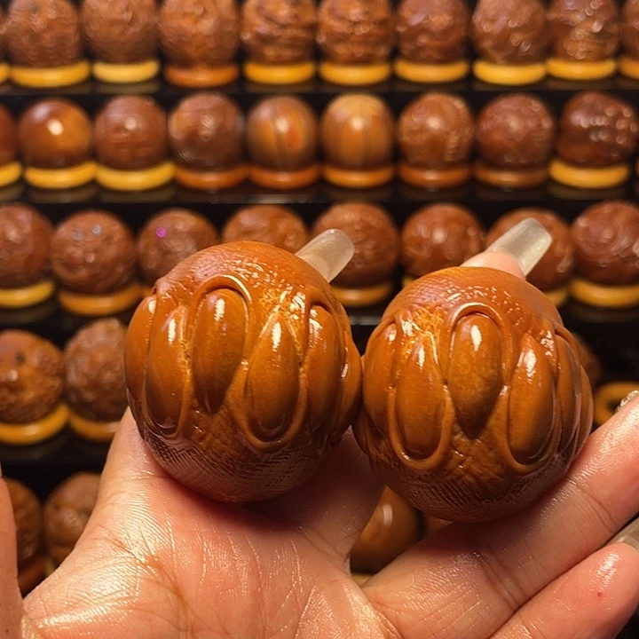 人****橄榄核把件橄榄雕刻