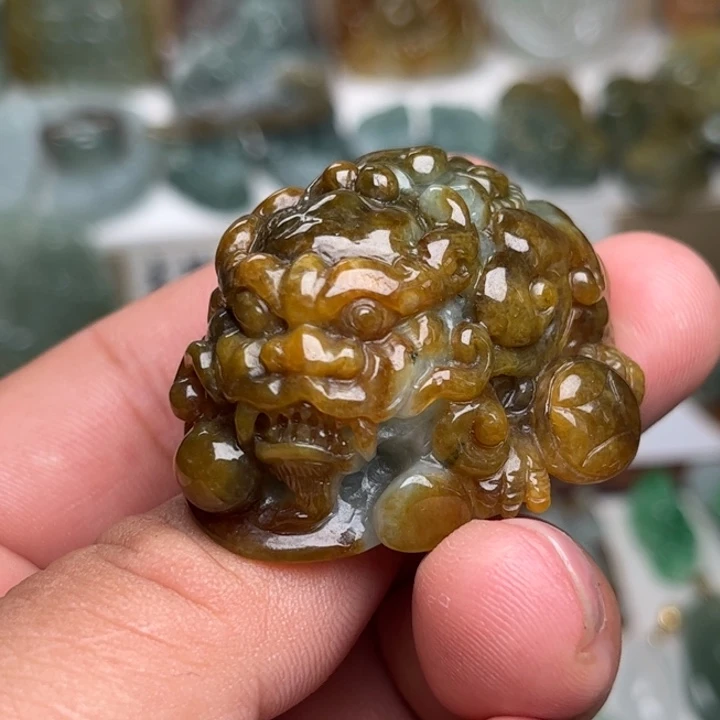 翡翠未镶嵌颈饰貔貅