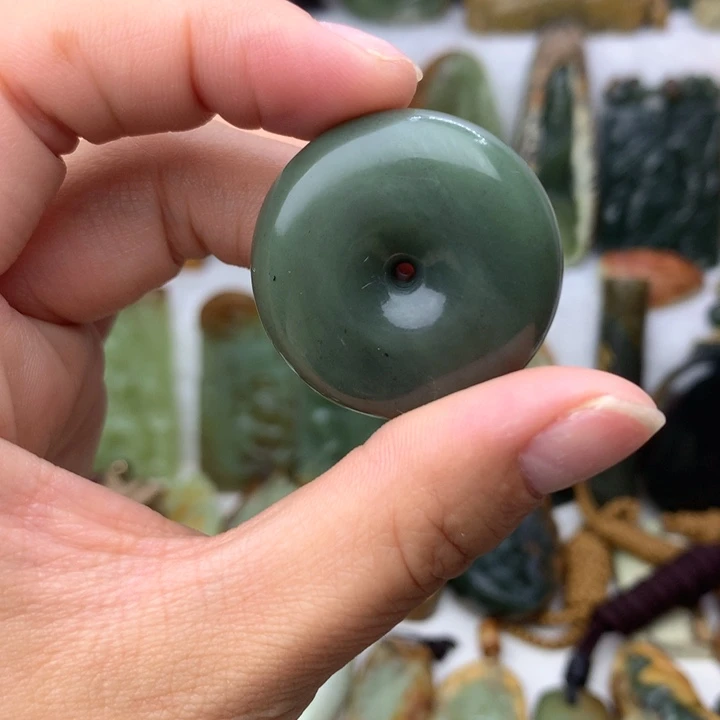 透闪石质玉挂件未镶嵌蝈*