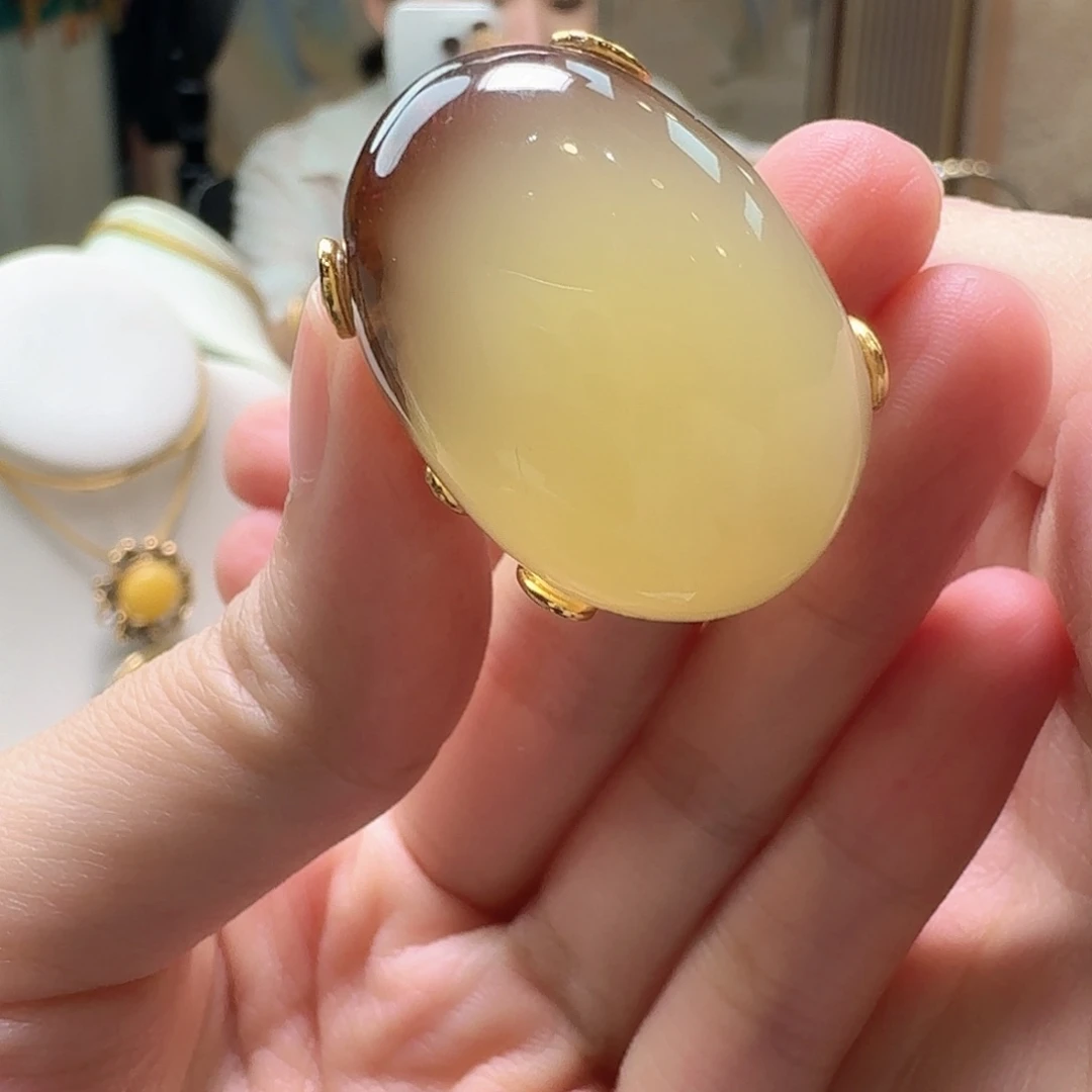 琥珀未镶嵌颈饰戒指