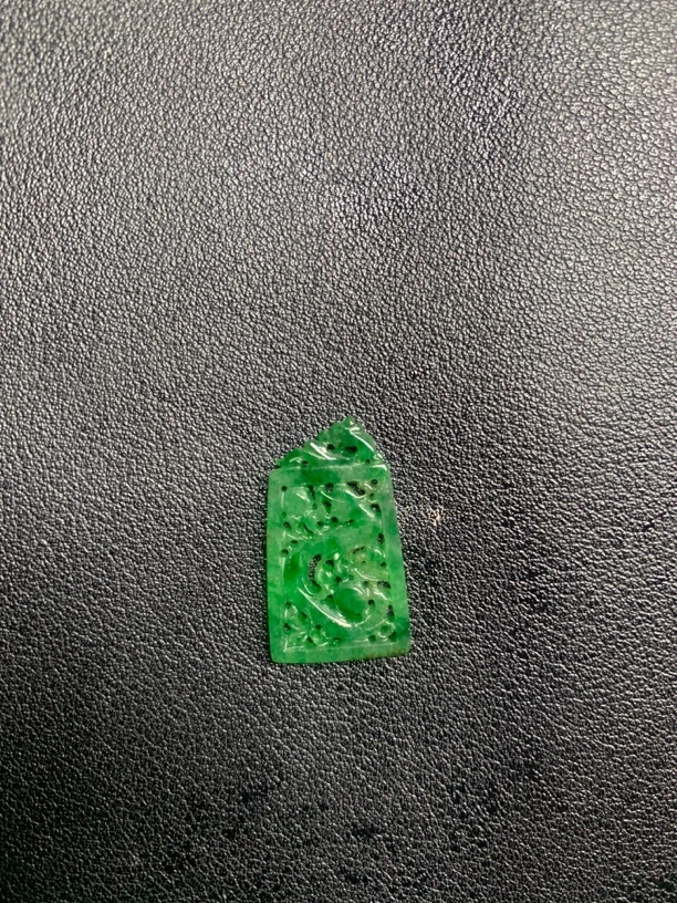 时尚翡翠仿古龙牌