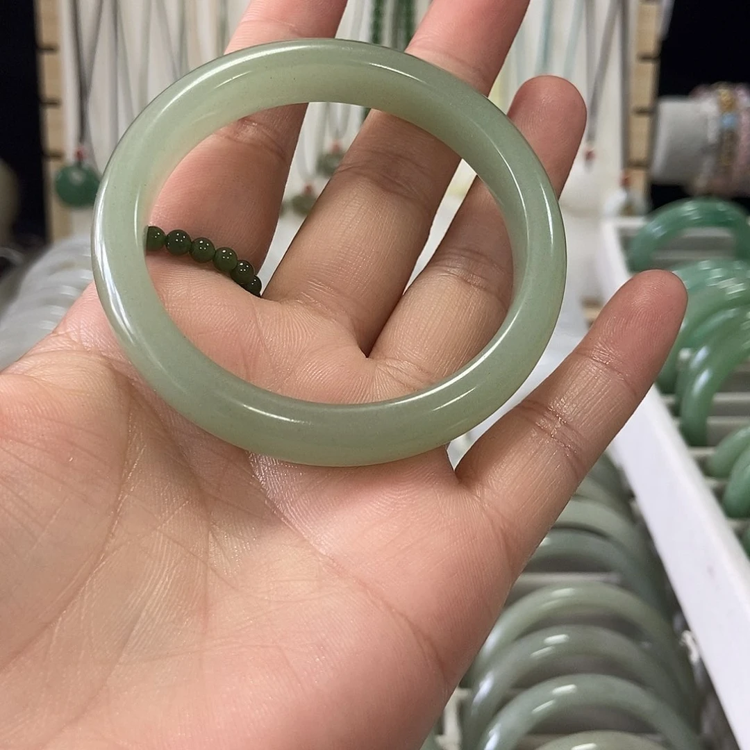 石英质玉未镶嵌颈饰