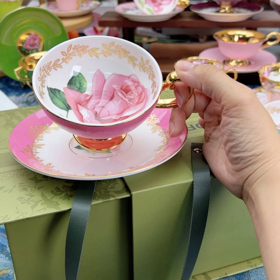 自然写生玫红色玫瑰花杯碟礼盒装