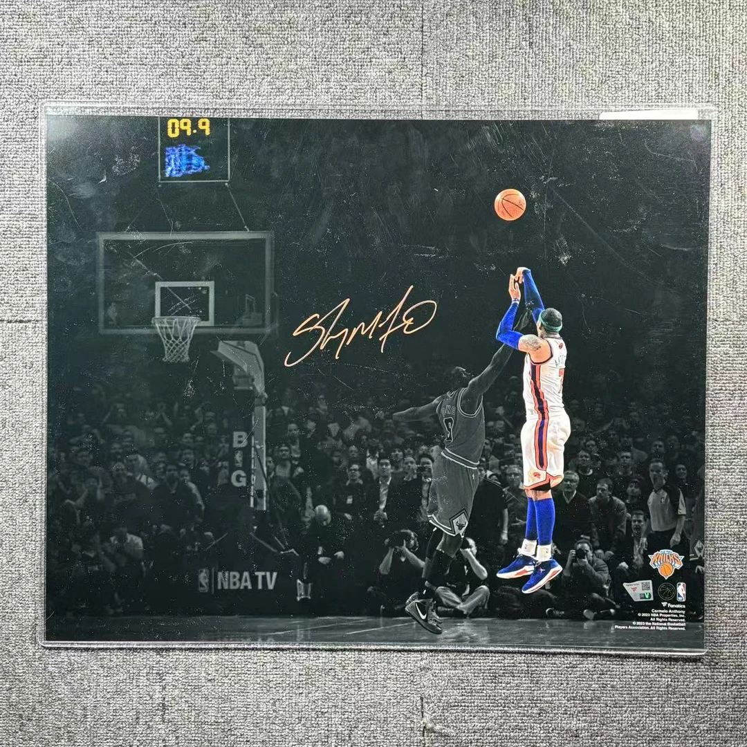 【臻签体育】安东尼亲签尼克斯聚光灯20寸海报装裱收藏