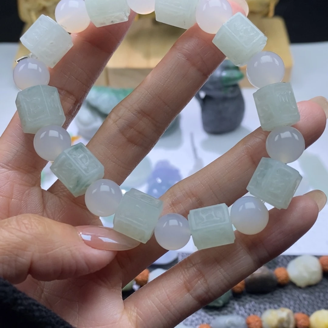 定制翡翠未镶嵌六字真言