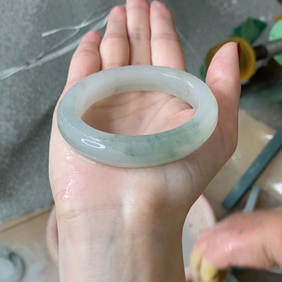 石英质玉手镯未镶嵌露***游定制