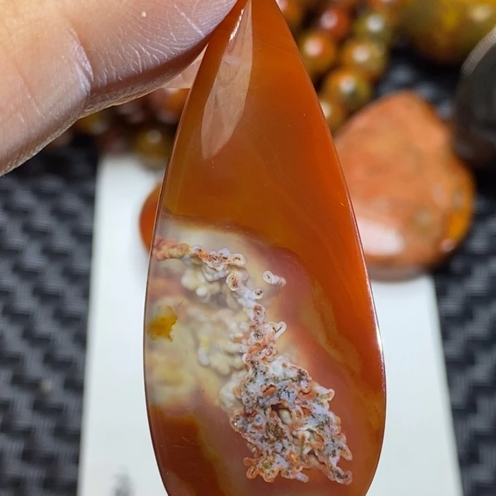 玛瑙/玉髓颈饰未镶嵌淡*墨