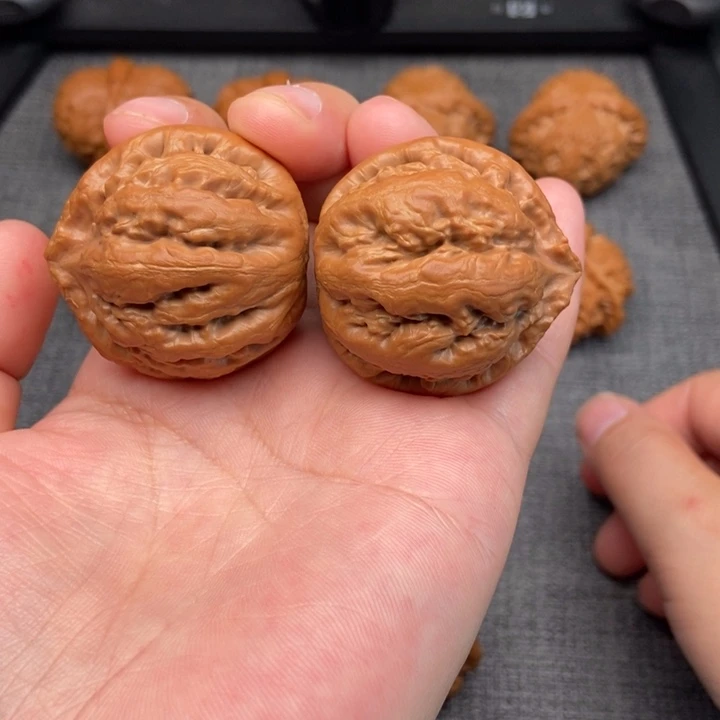 文玩核桃把件在***蛋霸王龙39