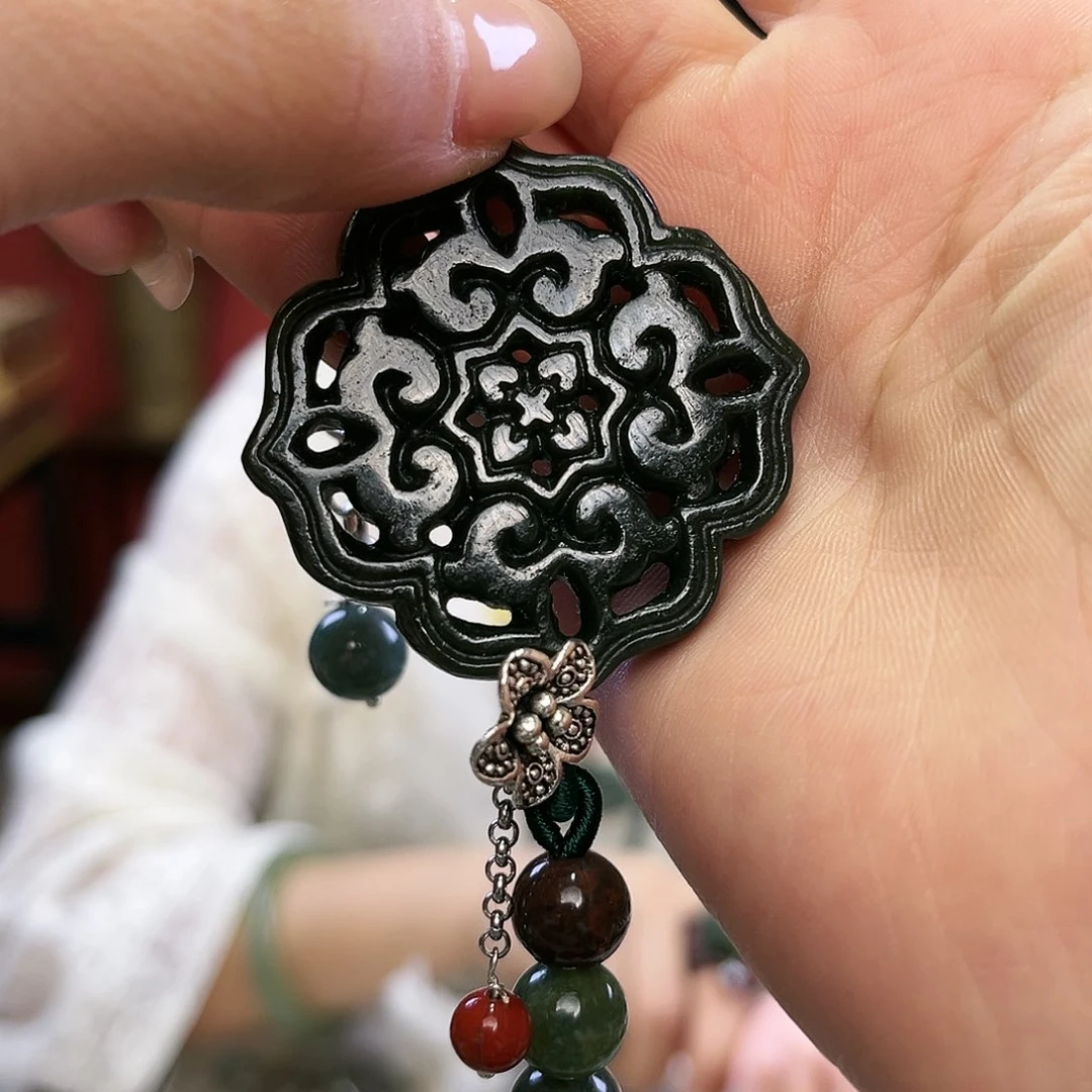 和田玉颈饰未镶嵌方牌深