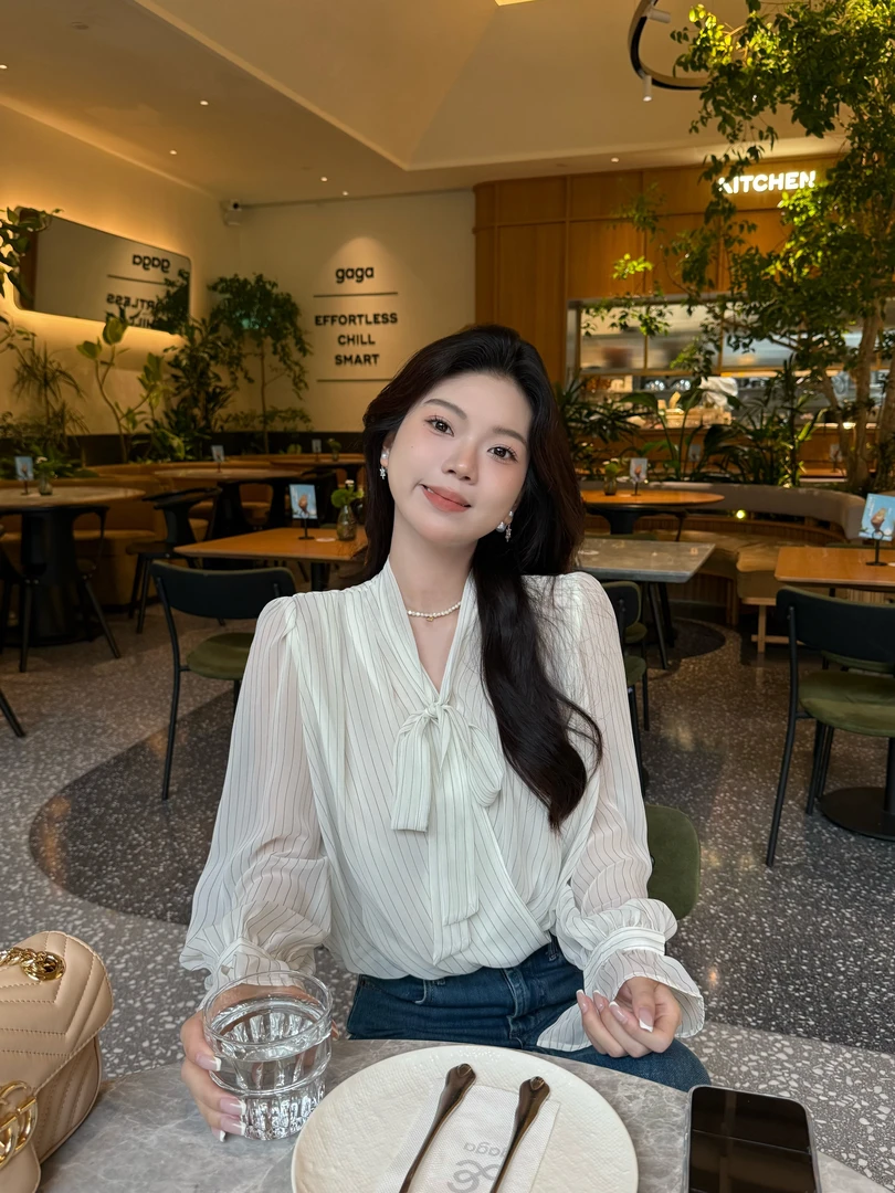 韩系气质飘带蝴蝶结设计条纹衬衫女薄款V领喇叭袖设计感小众上衣