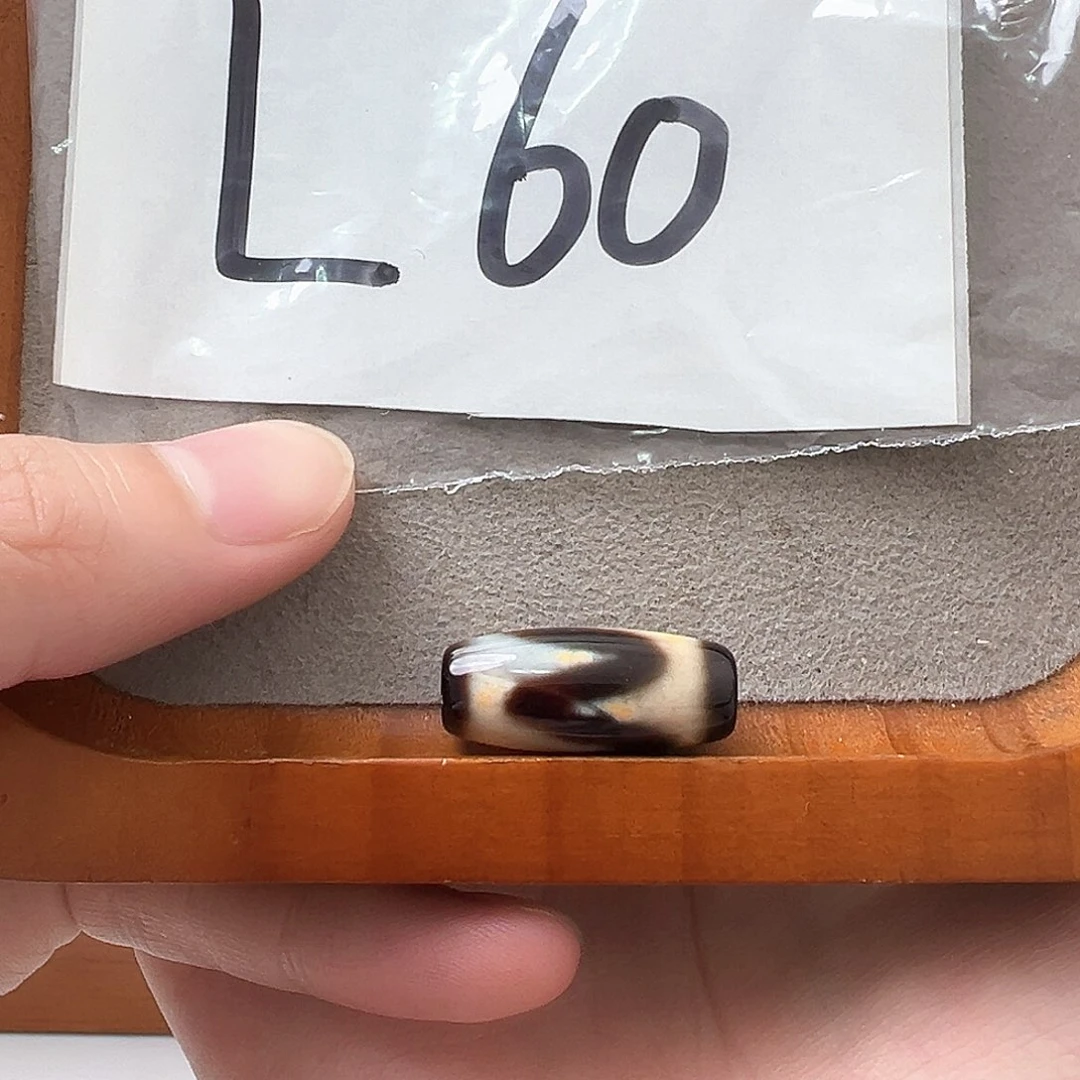 玛瑙/玉髓颈饰未镶嵌微瑕带石纹处理品