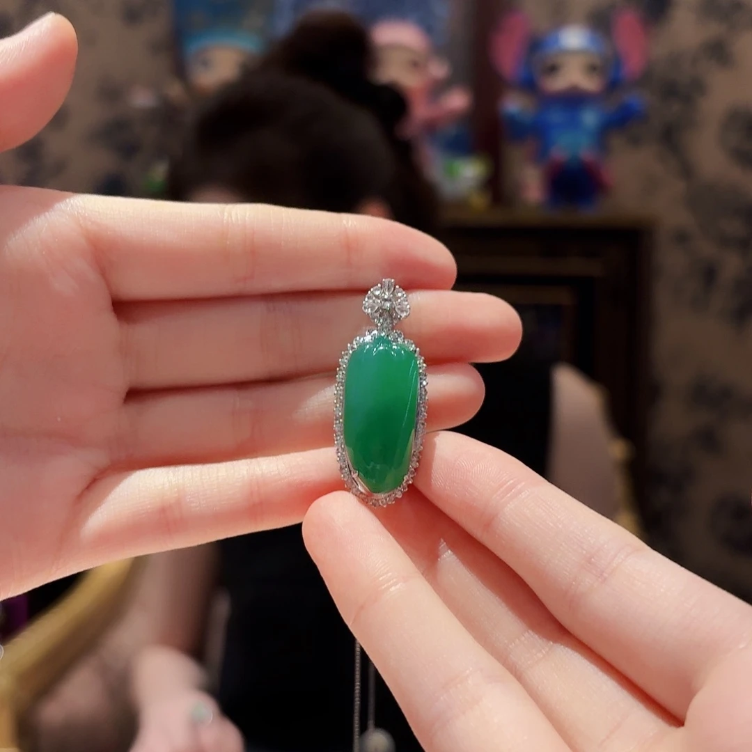 翡翠18K金镶嵌吊坠(赠链)