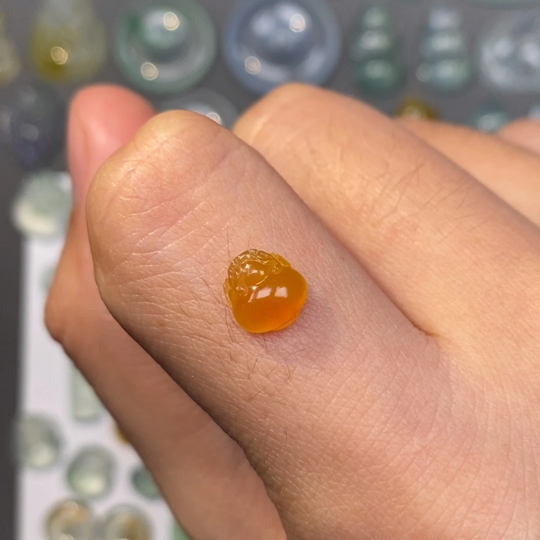 翡翠未镶嵌颈饰金蟾