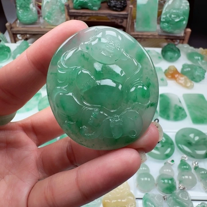 颈饰未镶嵌石英质玉