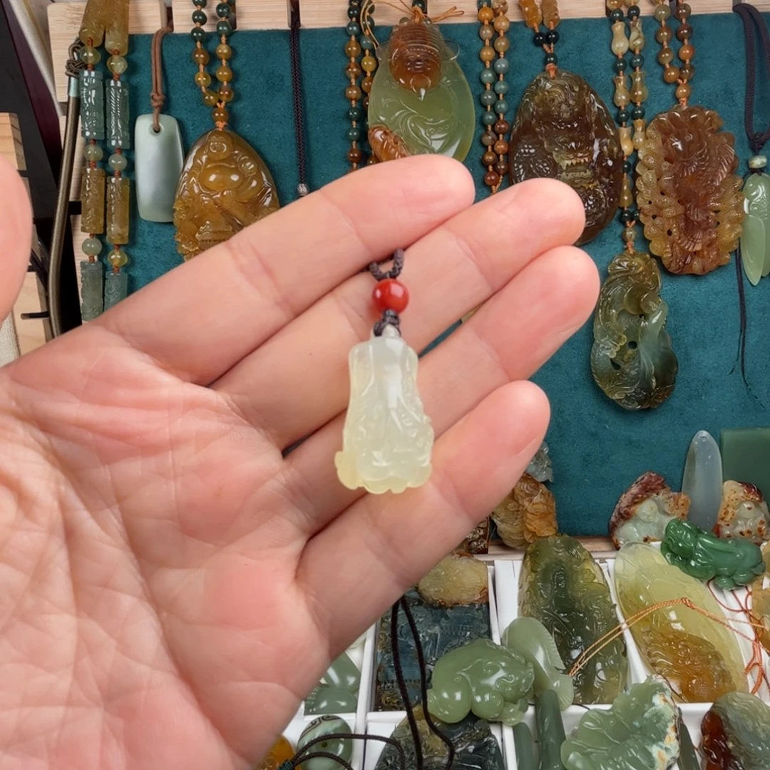 蛇纹石玉未镶嵌颈饰