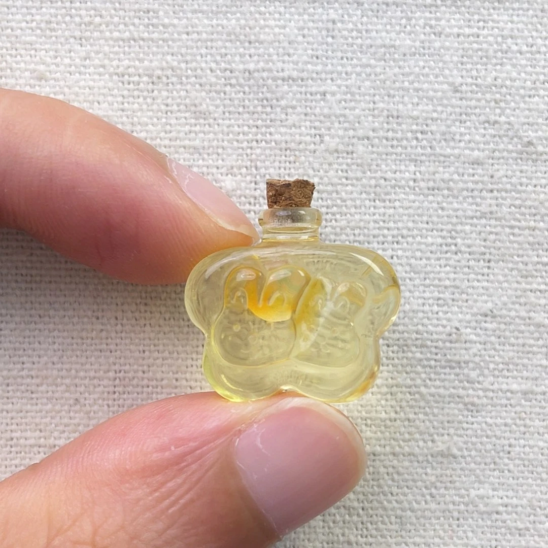 裸石琥珀未镶嵌兔子许愿瓶