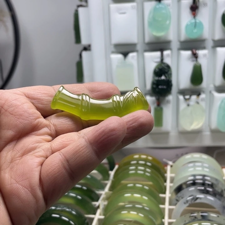 蛇纹石玉合金颈饰