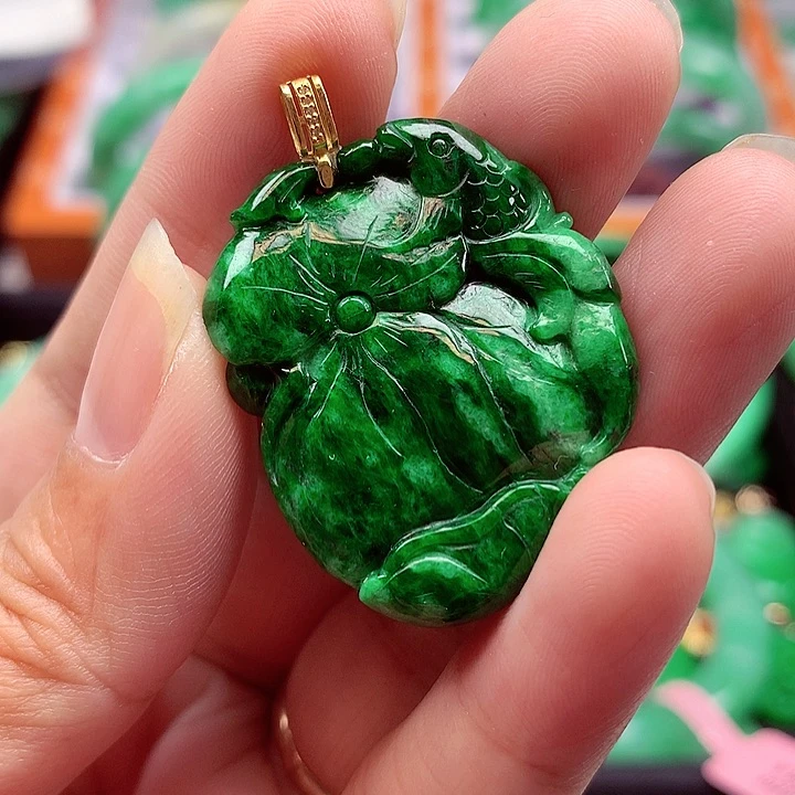 翡翠18K金镶嵌颈饰翡翠