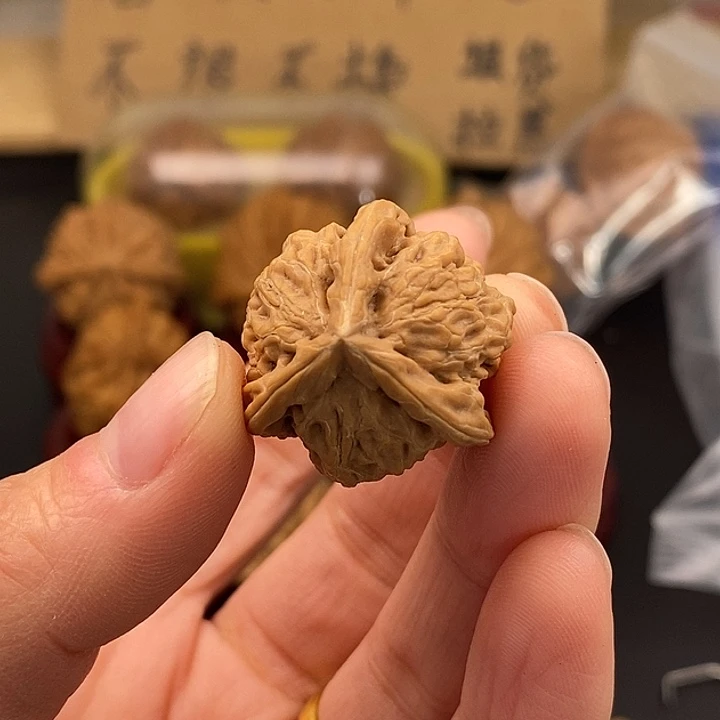 莫***青吊坠文玩核桃瑕疵不退不换