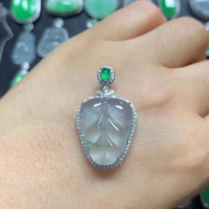 【闪购商品】翡翠18K金镶嵌颈饰吊坠