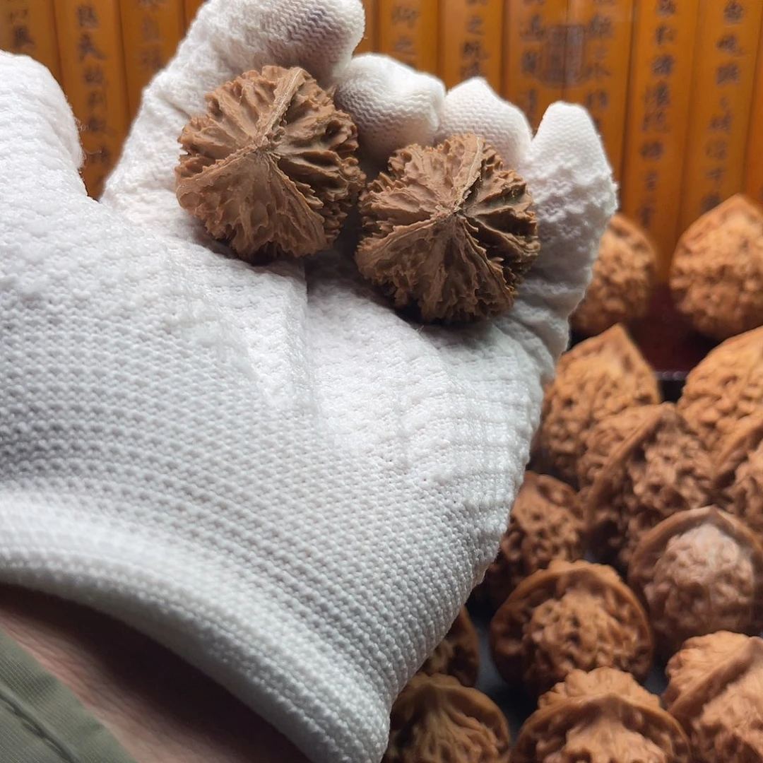 吊坠文玩核桃秦岭野生菊花灯笼三棱文玩核桃