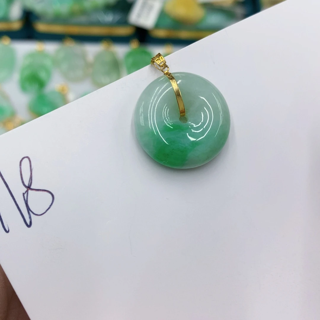 翡翠颈饰18K金镶嵌翡翠