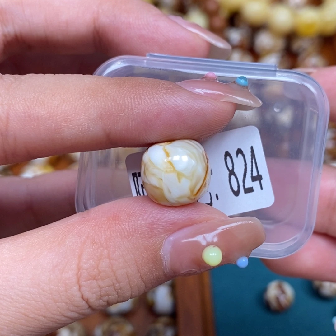 沁色蜜蜡未镶嵌824