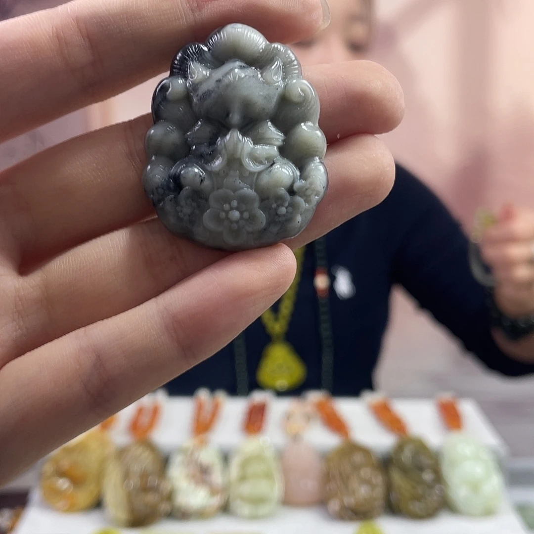 蛇纹石玉未镶嵌吊坠(赠链)