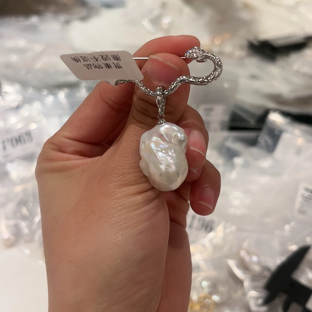 淡水珍珠胸饰合金