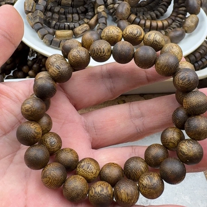 一***海沉香手串乌身手串16克加