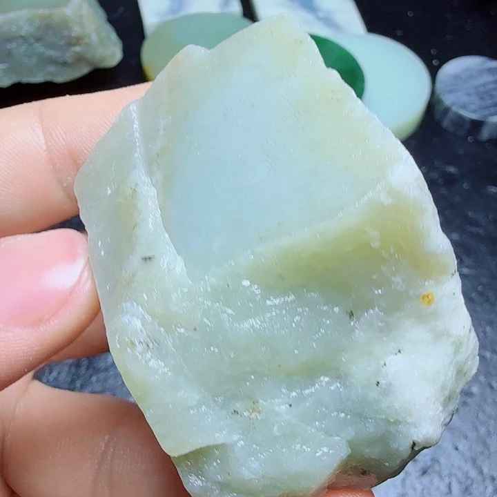 和田玉（糖玉）未镶嵌珠宝奇石