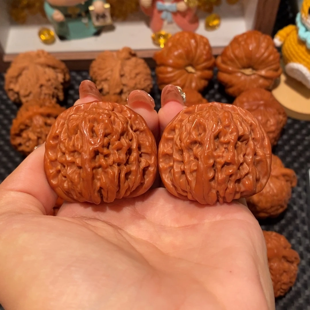 刘***成吊坠桃核40四座楼，0662