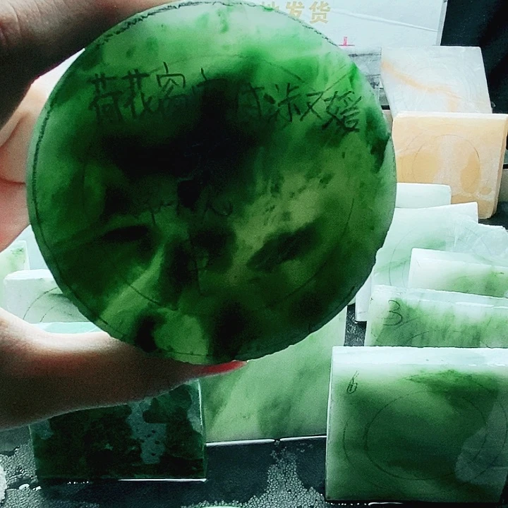 定制石英质玉（天山翠）荷****媛非洲翠