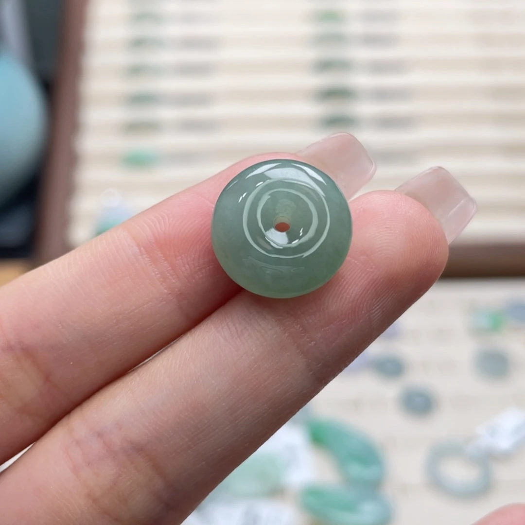 一***依翡翠未镶嵌吊坠(不含链)a14满绿平安扣