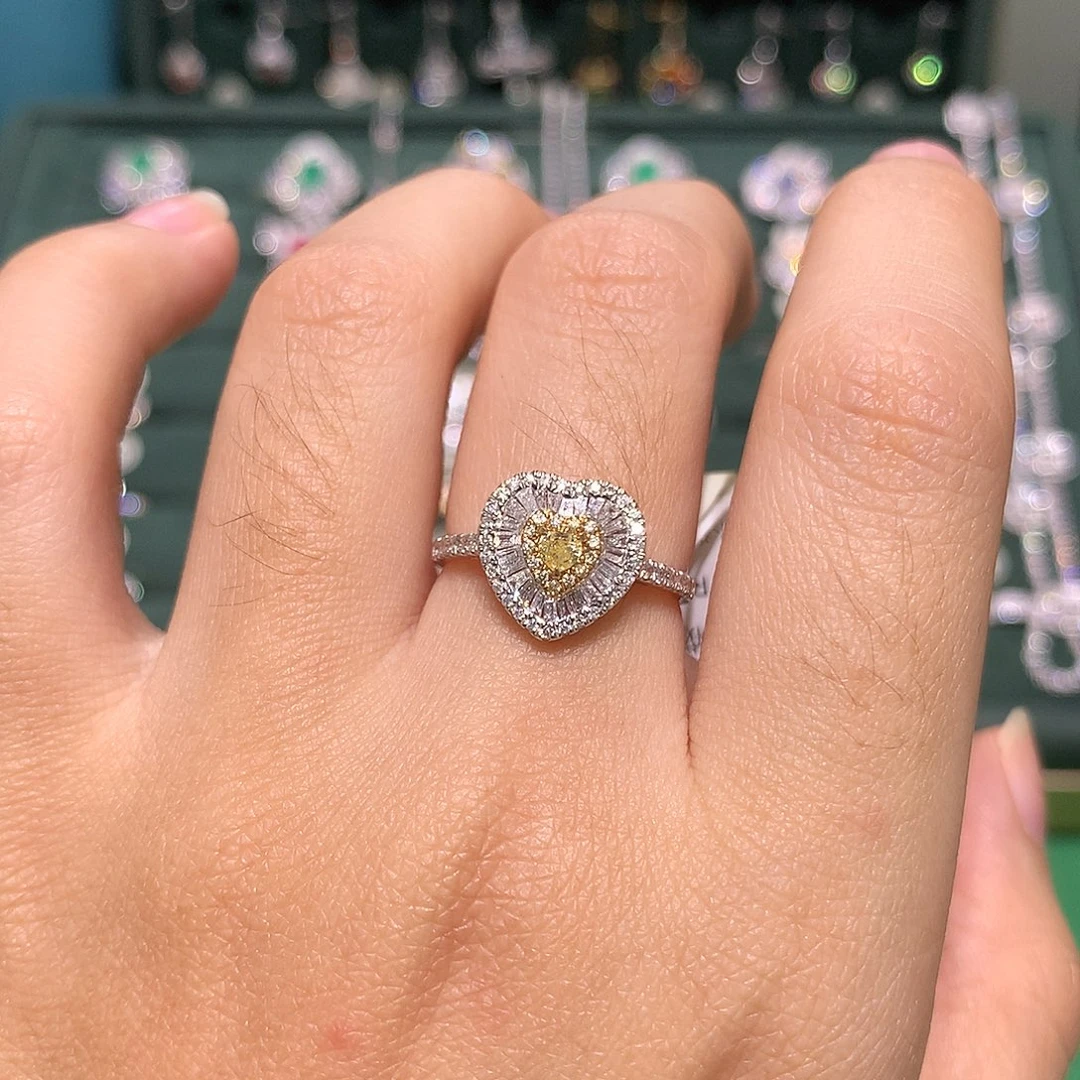 18K金镶嵌戒指/指环钻石