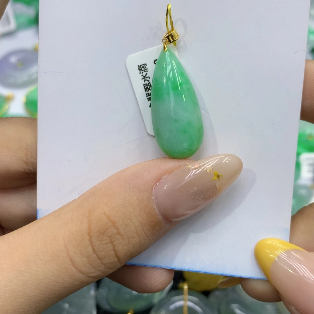 颈饰18K金镶嵌翡翠