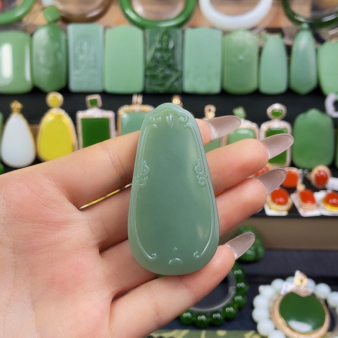 颈饰未镶嵌和田玉·粉青牌子