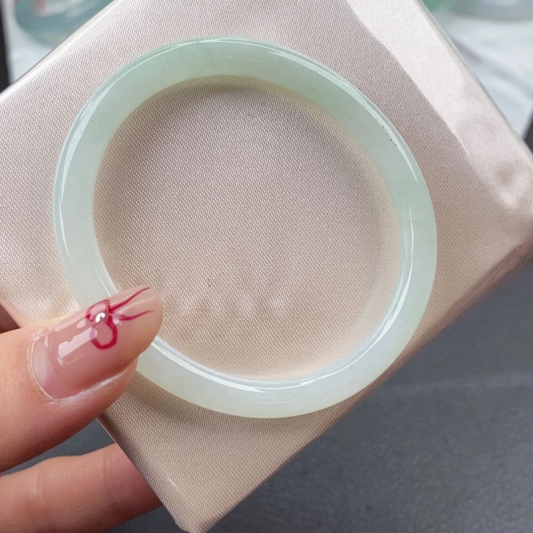 翡翠手镯未镶嵌52贵妃