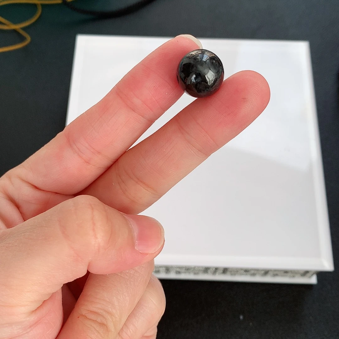 颈饰未镶嵌翡翠珠子