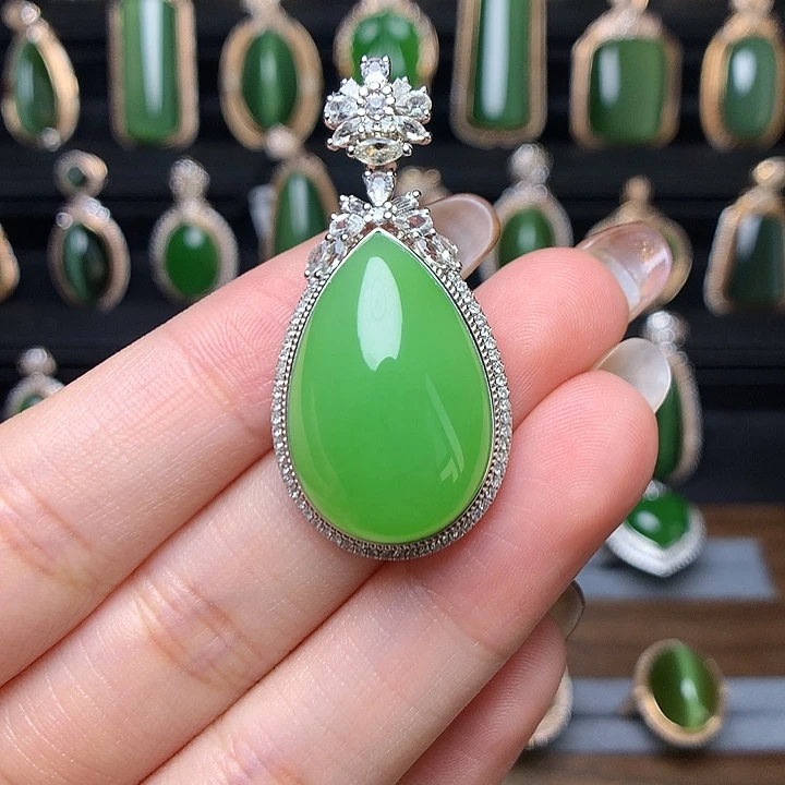 和田玉首饰18K金镶嵌