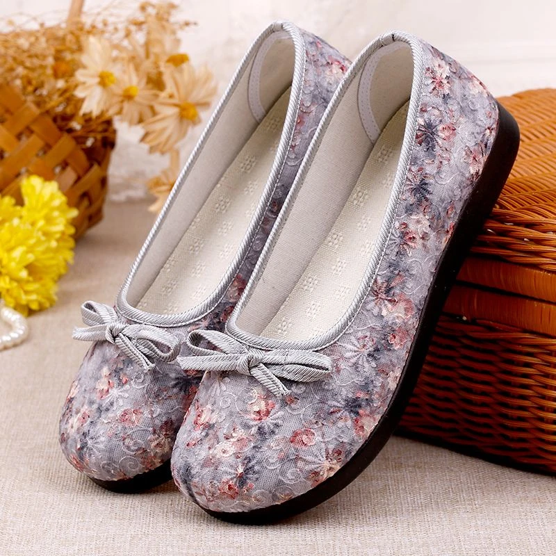 老北京布鞋女春夏平底透气单鞋中老年人绣花鞋软底防滑舒适妈妈鞋