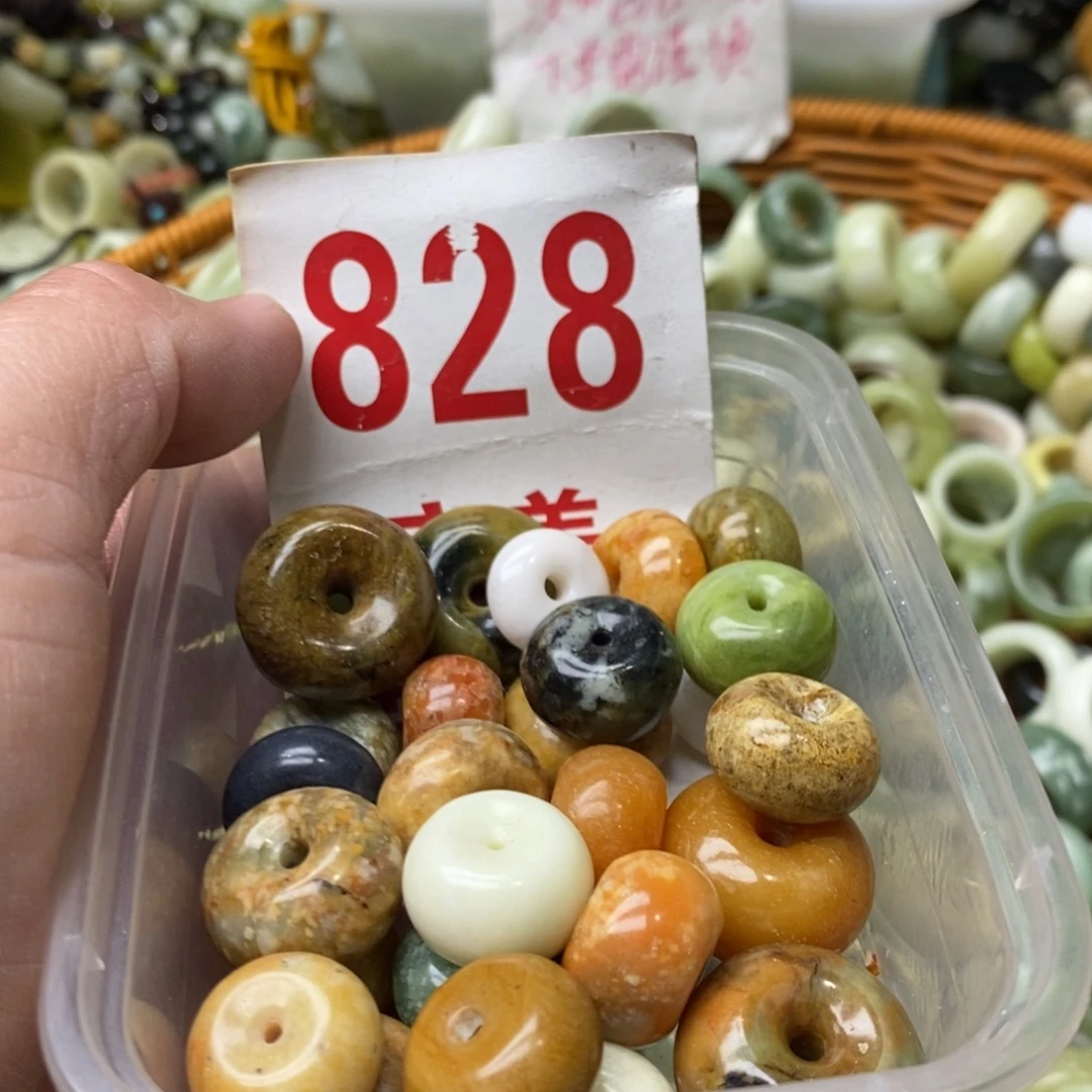 蛇纹石玉挂坠未镶嵌