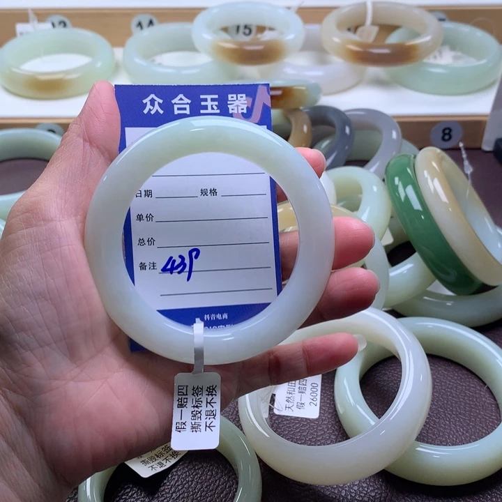 和田玉未镶嵌手镯