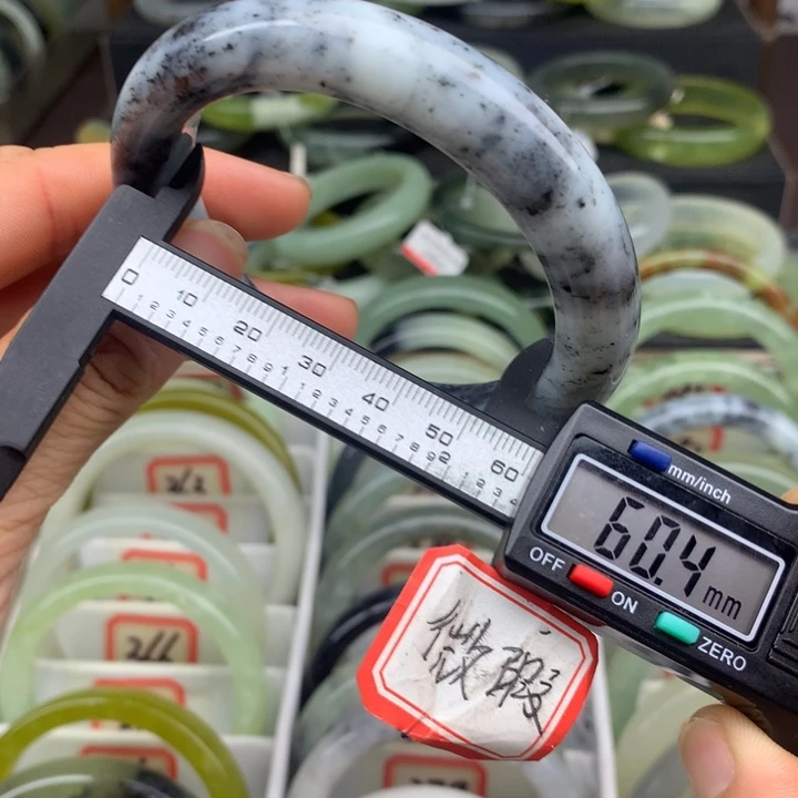 蛇纹石玉未镶嵌手镯368