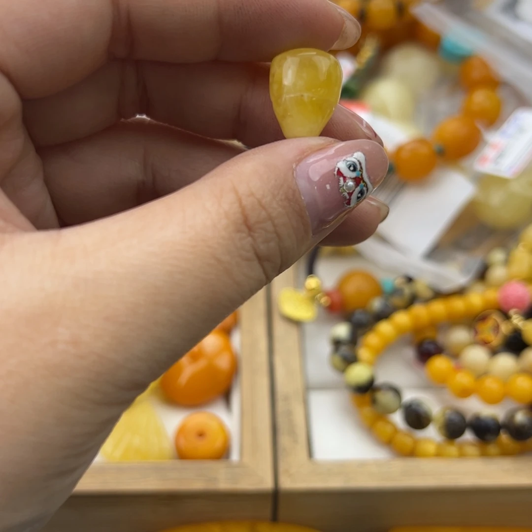 琥珀珠宝奇石未镶嵌