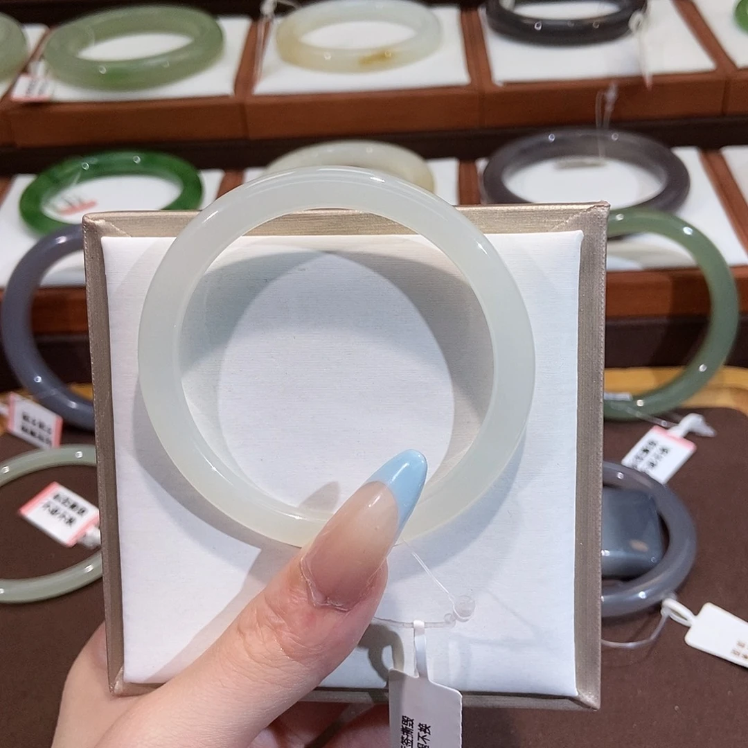 和田玉手镯未镶嵌怡