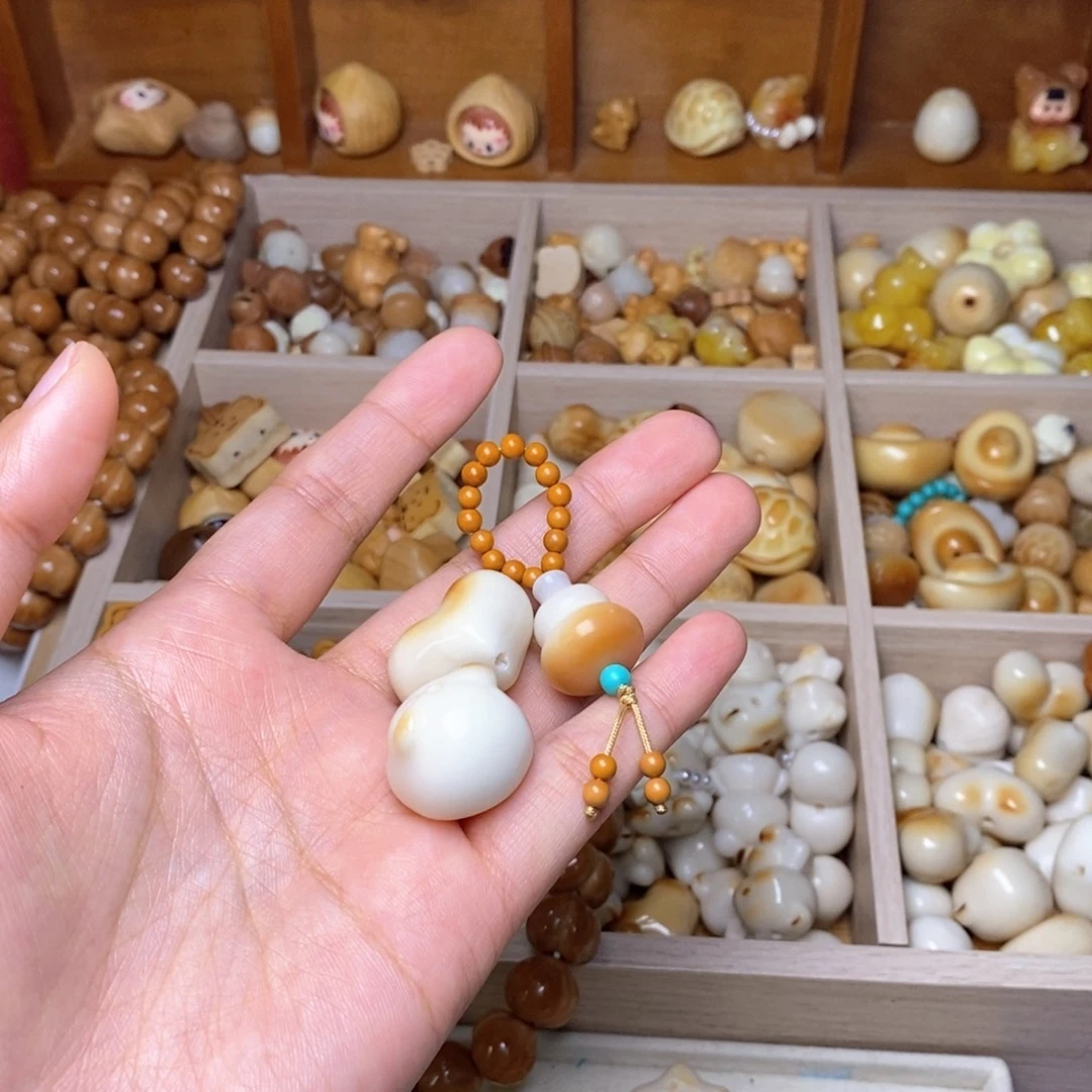 手串猴头核桃爱心，小熊葫芦提溜带穗